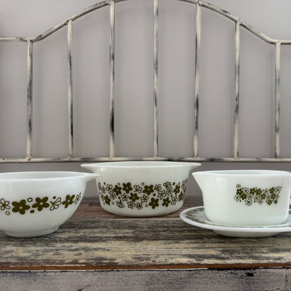 PYREX Floral Patterned White Dish Set